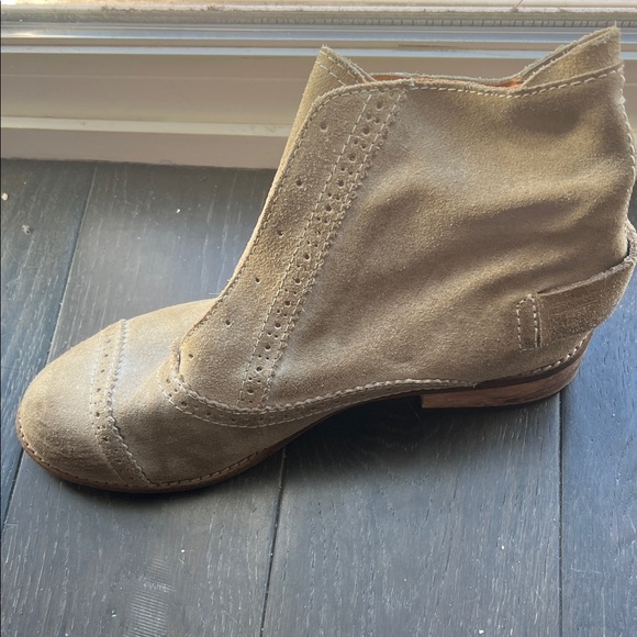 JOE’S Size 8 Taupe Ankle Booties - Picture 3 of 4